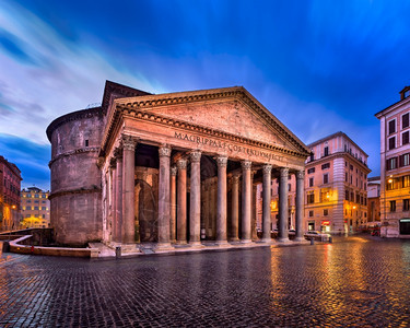 云早上意大利罗马的万神殿和圆形广场灯古董图片
