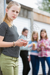 存在前少女受到短信的欺凌骚扰女图片