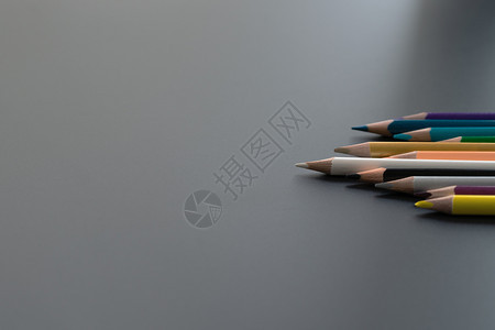 战略最好的词云领导业务概念白色铅笔其他颜领导业务概念白色铅笔在黑背景上的其他颜色图片