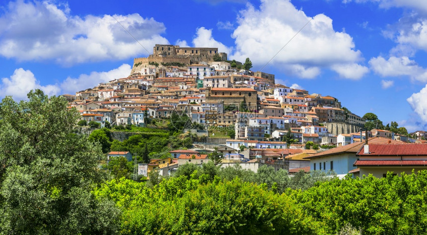 意大利科森萨省CalabriaRocca帝国的中世纪村庄borgo意大利山顶村RoccaIntermile卡拉布里亚夏天游客国民图片