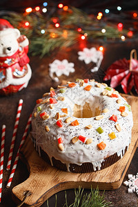 白色的坚果圣诞蛋糕水和饼圣诞节烘烤面包准备假日的甜点餐桌礼物的想法水果蛋糕图片