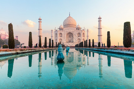 水池景观Indianrsquos著名的泰姬陵墓宁静的景色阿格拉著名的泰姬陵墓阿格拉传统的大理石访问背景