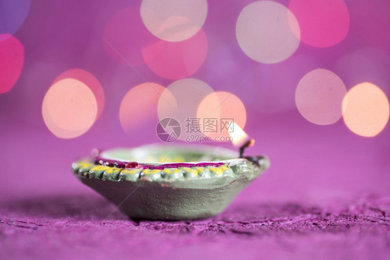 上帝在Diwali庆典期间点燃的Claydiya灯贺卡设计印度光灯节名为Diwali宗教的屠妖节图片