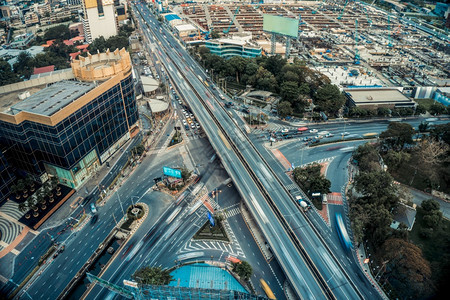 车辆技术大都会市中心繁忙的高速公路口交通和基础设施概念大都会市中心的繁忙高速公路口建筑学图片