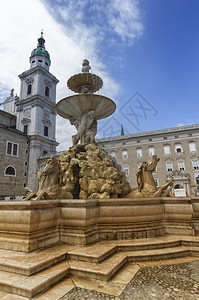 夏天旅游雕像奥地利萨尔茨堡老城大教堂前的马喷泉奥地利萨尔茨堡老城大教堂前的马喷泉图片