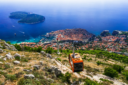 海岸著名的全景Dubrovnik镇亚得里海滨珍珠有线汽车旧城镇和克罗地亚附近岛屿的空中视图图片