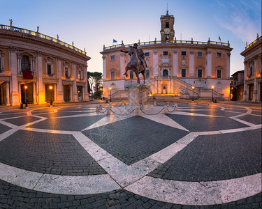 博物馆早上罗马意大利坎皮多奥广场和马库斯奥勒留皇帝雕像城市的镇图片