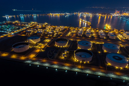 终端汽油空中观光或最高视距夜光油码头是储存供运输和商业用的石油和化制造产品的工业设施一用于运输和商业的石油和化工制造产品建图片