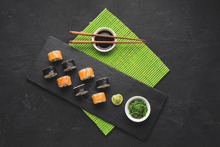 食物胖的日本高分辨率照片最顶端寿司电镀竹垫高品质照片图片