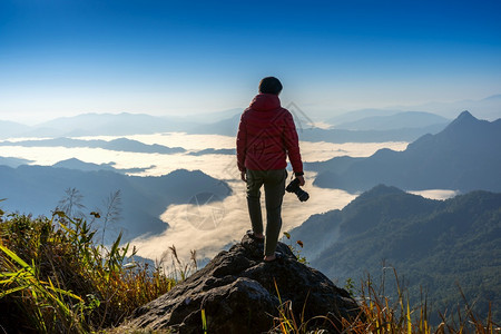 登山徒步拍摄的摄影师图片