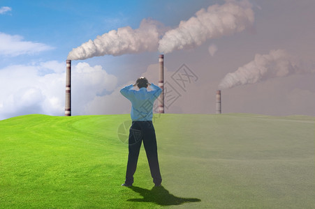 大气层排工业烟雾从囱中冒出来对抗蓝天工厂图片