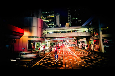 游客现代的灯城市抽象夜景包括移动交通步行和照明的摩天大楼等香港图片