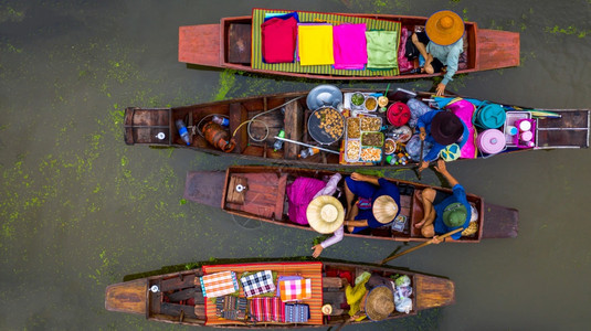 游客文化天线泰国著名的漂浮市场DamonoenSaduak浮动市场农民去销售有机产品水果蔬菜和泰国食乘船旅游者泰国拉查布里Rat图片