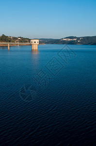 葡萄牙托马尔的泽雷河和卡斯特洛德波大坝令人惊艳的景象行业供应建筑学图片