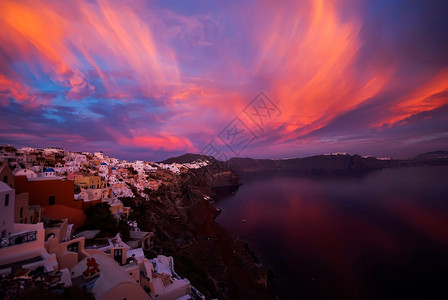 伊亚OiaSantorini希腊以浪漫和美丽的日落闻名城市景观图片