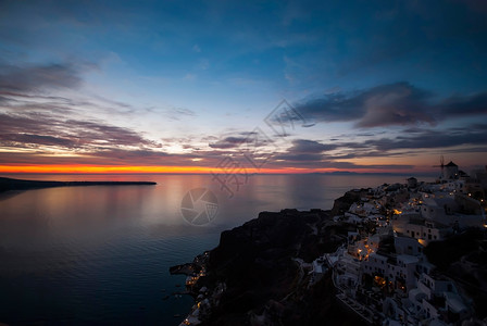 屋旅行OiaSantorini希腊以美丽的浪漫日落闻名镇图片