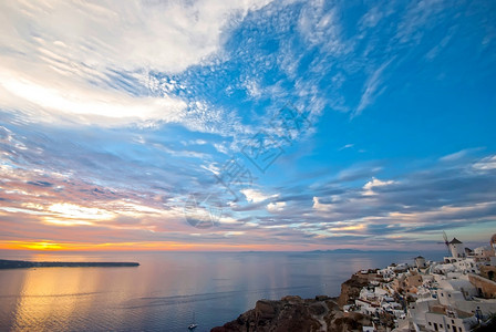 OiaSantorini希腊以美丽的浪漫日落闻名火山假期图片