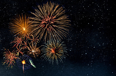 星夜天空的明亮闪光灯用于庆祝和假日背景的烟火横幅夜晚周年纪念日独立图片