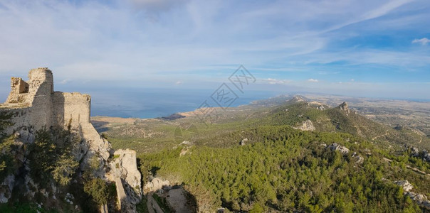 传统的塞浦路斯坎塔拉2018年月27日塞浦路斯阿莫霍托区三座Pentadaktylos山脉城堡的最东端坎塔拉全景场墙壁图片
