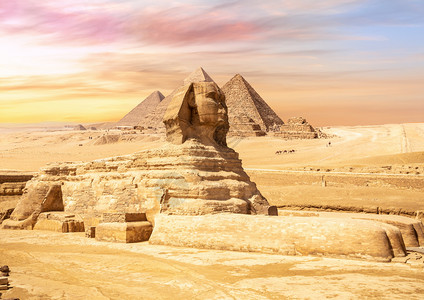埃及人著名的GizaPyramids面前的华丽斯芬克非洲图片
