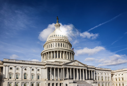 柱子代表美国会在华盛顿市大厦山的盛事阳光明媚的一天房子图片