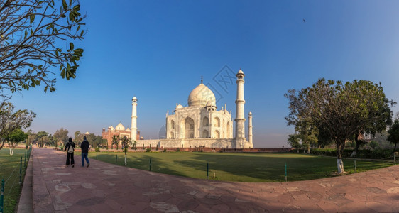 清真寺印度北方邦阿格拉的泰姬陵早晨全景印度北方邦阿格拉的泰姬陵早晨全景建筑学水背景