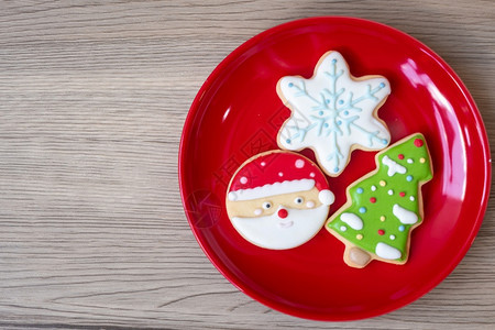 松树乐趣圣诞快自制饼干在木桌背景Xmas派对节假日和新年快乐概念曲奇饼图片