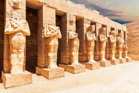 非洲考古学埃及人阿蒙神庙雕像卡纳克神庙卢索埃及阿蒙神庙雕像埃及图片