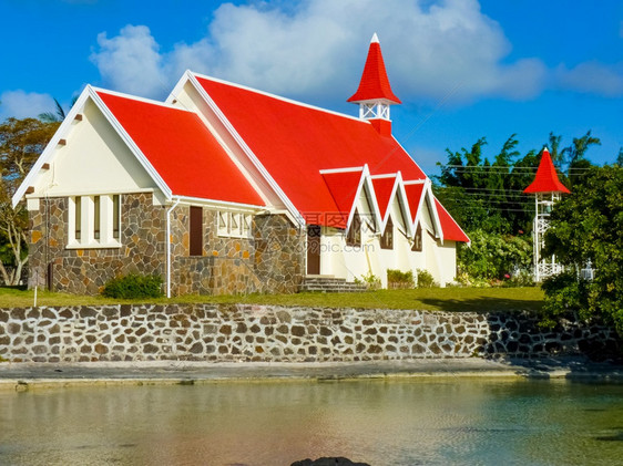 著名的海红色毛里求斯岛北部CapMalheureux红屋顶教堂图片