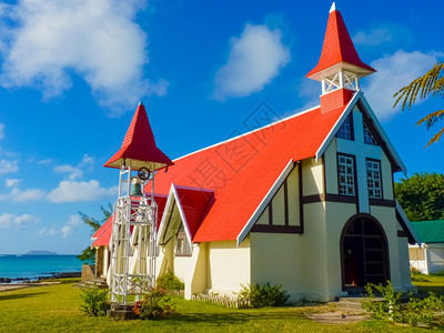 海有屋顶的毛里求斯岛北部CapMalheureux红屋顶教堂游客图片