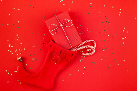 喜庆的季节创用新年圣诞礼物赠送包裹的丝带平板最顶端的视野Xmas2019节日庆祝手工制作礼品盒贴上红色纸背景文件复制贺卡模板文本图片