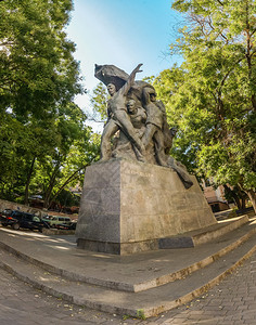 乌克兰敖德萨08231战舰波将金号水手纪念碑他们支持1905年敖德萨战舰波将金号水手纪念碑的工人起义共产主谁社论图片