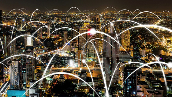 全球的具有化抽象图形显示连接网络的智能数字城市未来5G智能无线数字城市和社交媒体网络系统的概念具有全球化抽象图形显示连接网络的智图片