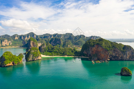 和长尾快艇旅客一起在泰国两KraBi航空风景高赛季观光旅游在泰国的Pranang海滩和长尾快艇上游船旅行海景图片
