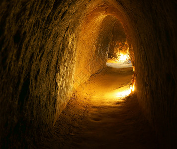 CuChi隧道越南战争中有历史闻名的地方挖掘下土以生存现在越南遗产目的地在胡志明市山口入越南的沙井图片