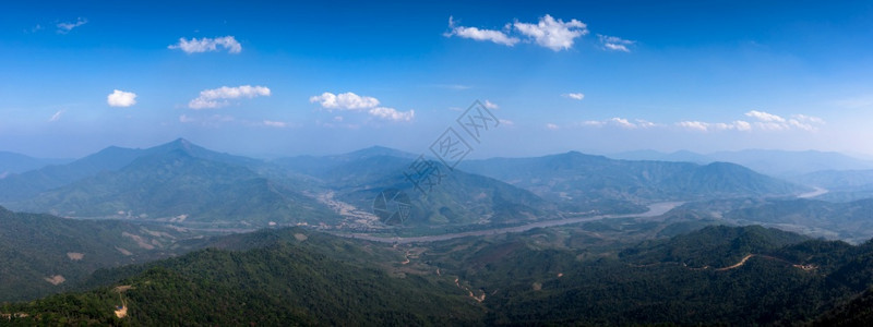 土井旺在山顶的全景大湄公河中你俯视泰国和老挝边界在多知同堂清莱魁柯斯隐藏天堂泰国全景湄公河等美丽的旅游点远在泰国和老挝边境日出图片