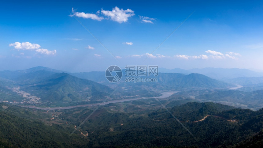 日落出俯瞰在山顶的全景大湄公河中你俯视泰国和老挝边界在多知同堂清莱魁柯斯隐藏天堂泰国全景湄公河等美丽的旅游点远在泰国和老挝边境图片