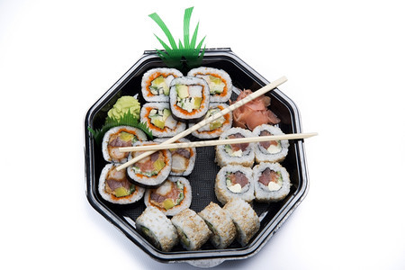 放油炸盒子各种类的寿司在盒中图片