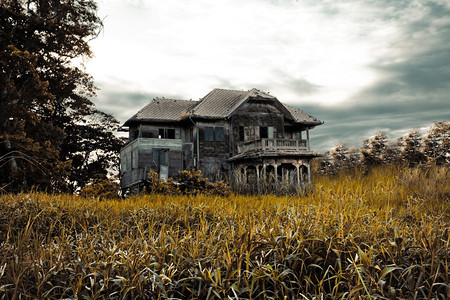 建造家村庄泰国被遗弃的旧房屋图片