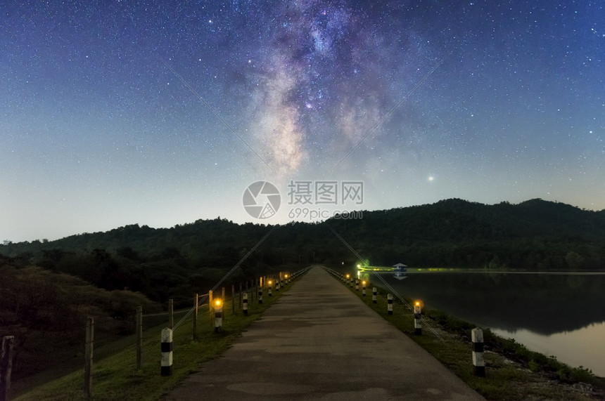 星空是通向梦境的大门美丽银河系恒星和太空尘以长速度在银河系的梦中与之间的梦境天空金星国王图片