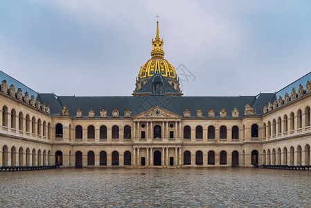 巴黎莱斯荣军院子里的是拿破仑波巴的荣军院子里的是拿破仑波巴的荣誉图片