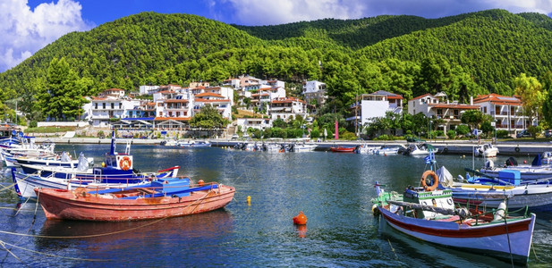 海传统的钓鱼希腊Skopelos岛斯波拉得希腊Picturesque传统捕鱼村NeoKlima图片