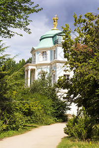 德国柏林夏洛滕堡宫花园美景德国柏林夏洛滕堡宫花园美景观亭绿色金的图片