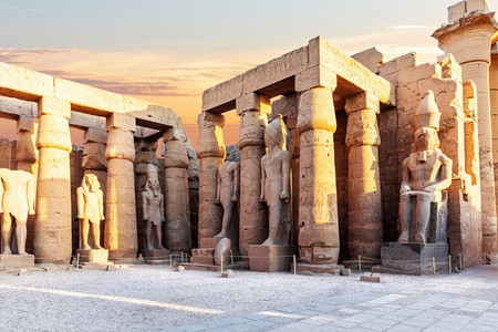 雕像旅行埃及卢克索市神庙拉美西斯二世塔埃及卢克索市神庙拉美西斯二世塔罗马的图片