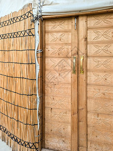 凉亭乌兹别克斯坦屋中亚一个叫Yurt的观夜鸟入口由黄干制成图片