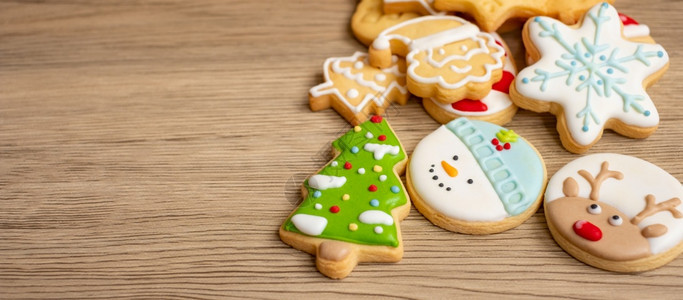 装饰风格圣诞快乐自制饼干在木桌背景Xmas派对节假日和新年快乐概念糖果红色的图片