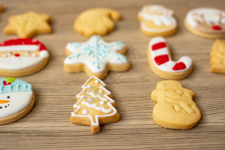 季节最佳冬天圣诞快乐自制饼干在木桌背景Xmas派对节假日和新年快乐概念图片
