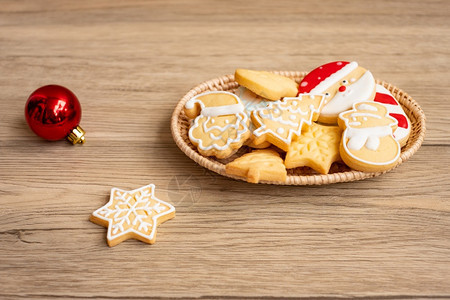 十二月假期圣诞快乐自制饼干在木桌背景Xmas派对节假日和新年快乐概念雪花图片