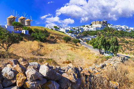 希腊语Patmos岛传统风车使徒海景图片