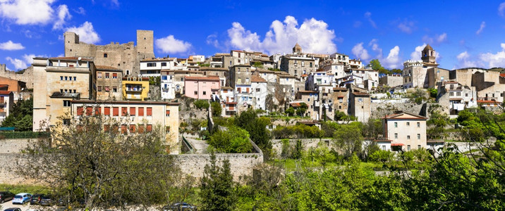 在意大利旅行未知的美丽地方Itri拉齐奥地区的中世纪村borgo与意大利古老的中世纪城堡垒村庄绿色图片